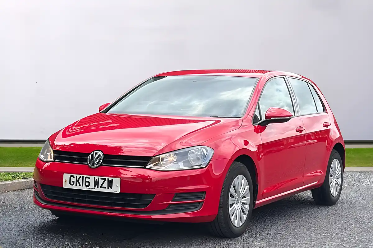 Used 2016 Volkswagen Golf S Red - Interior and Exterior details 3