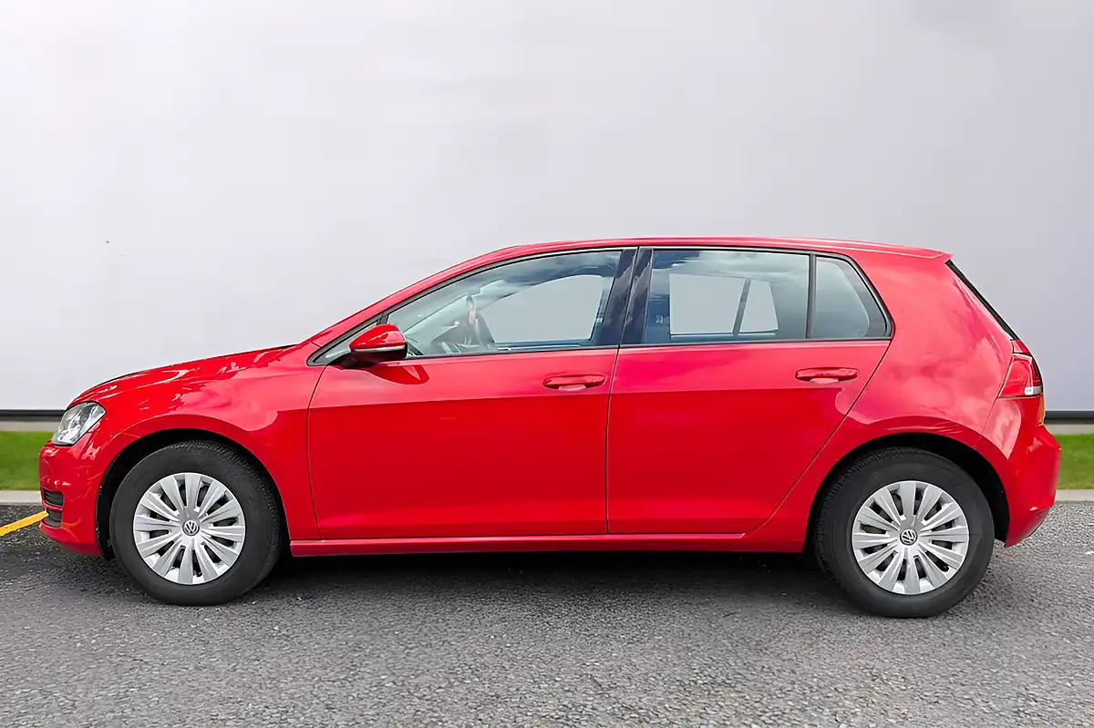 Used 2016 Volkswagen Golf S Red - Interior and Exterior details 4