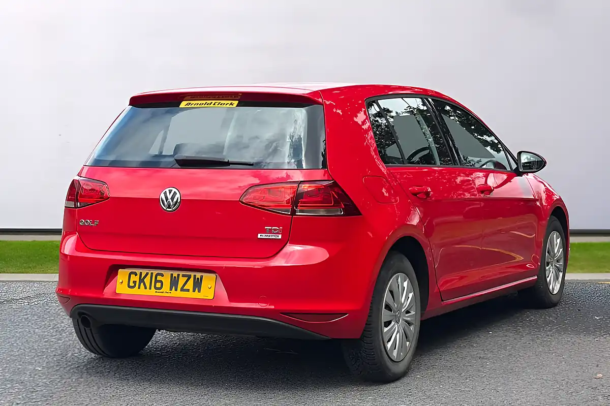 Used 2016 Volkswagen Golf S Red - Interior and Exterior details 7