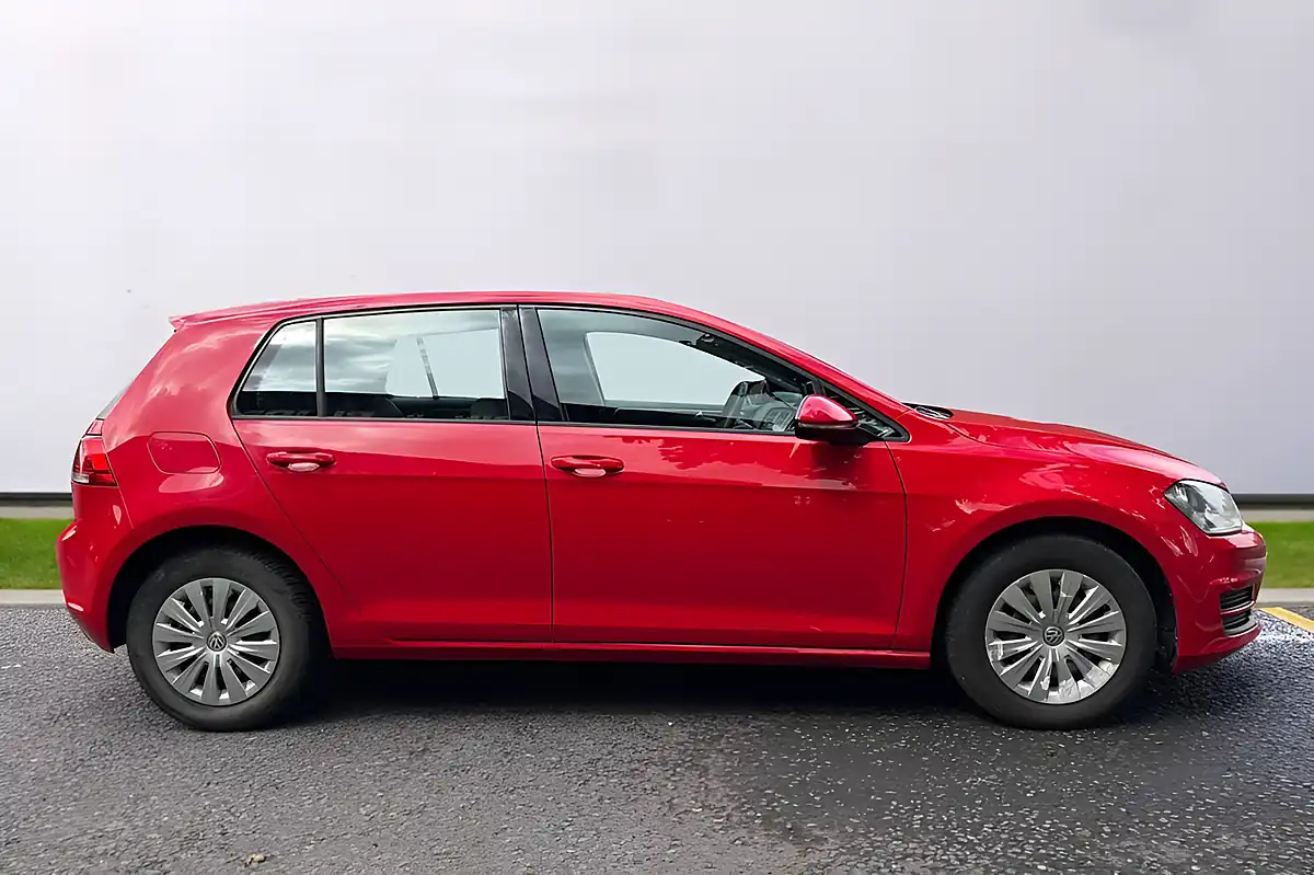 Used 2016 Volkswagen Golf S Red - Interior and Exterior details 8