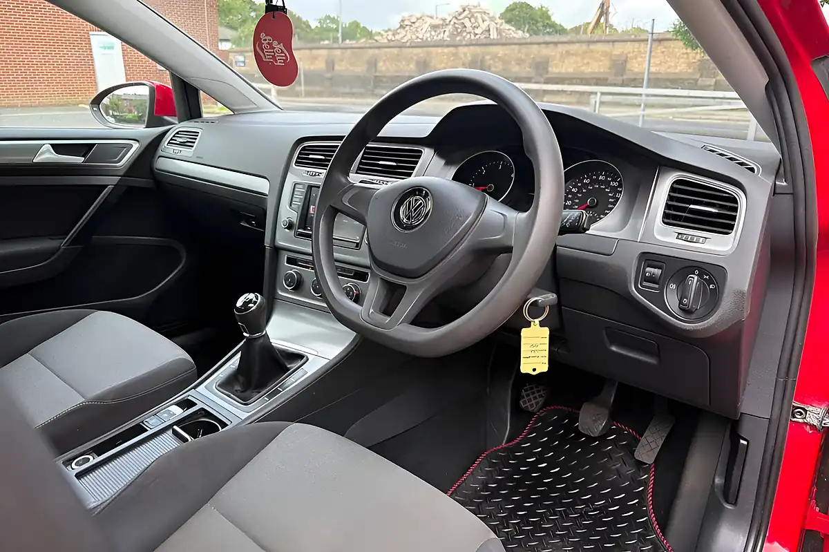 Used 2016 Volkswagen Golf S Red - Interior and Exterior details 9