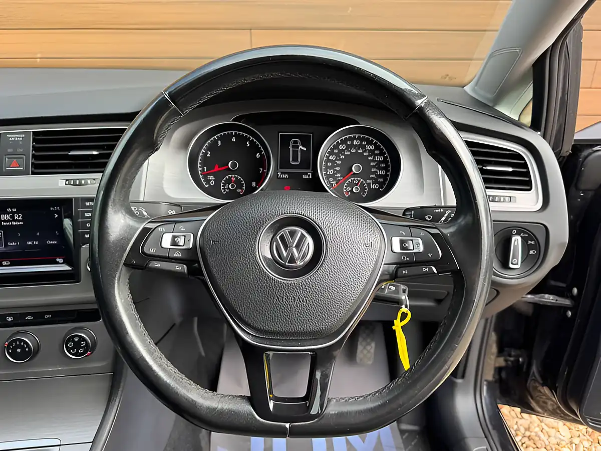 Used 2016 Volkswagen Golf Se Bluemotion Technology Black - Interior and Exterior details 17