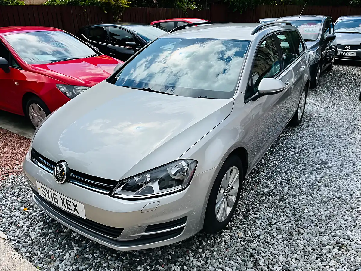 Used 2016 Volkswagen Golf Se Silver - Interior and Exterior details 9