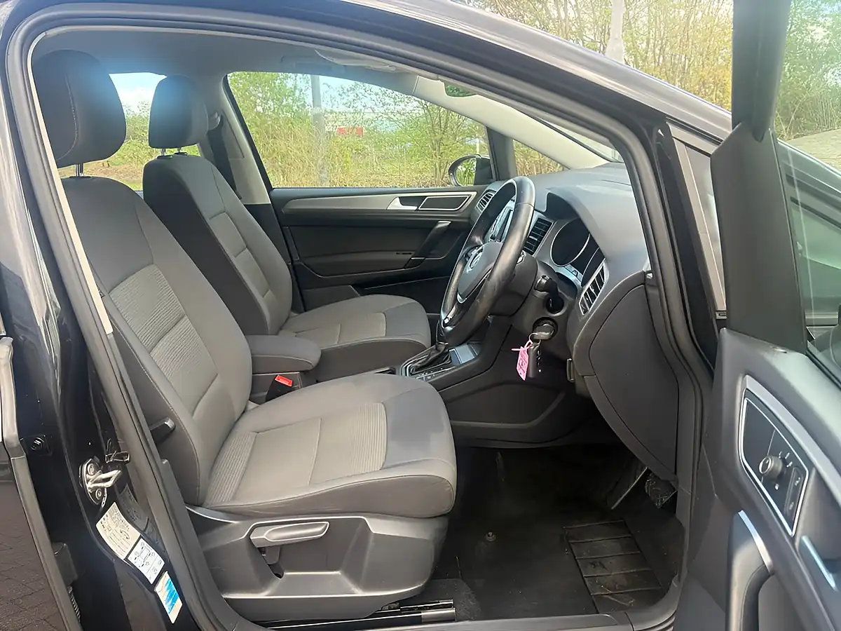 Used 2016 Volkswagen Golf Sv Se Black - Interior and Exterior details 15