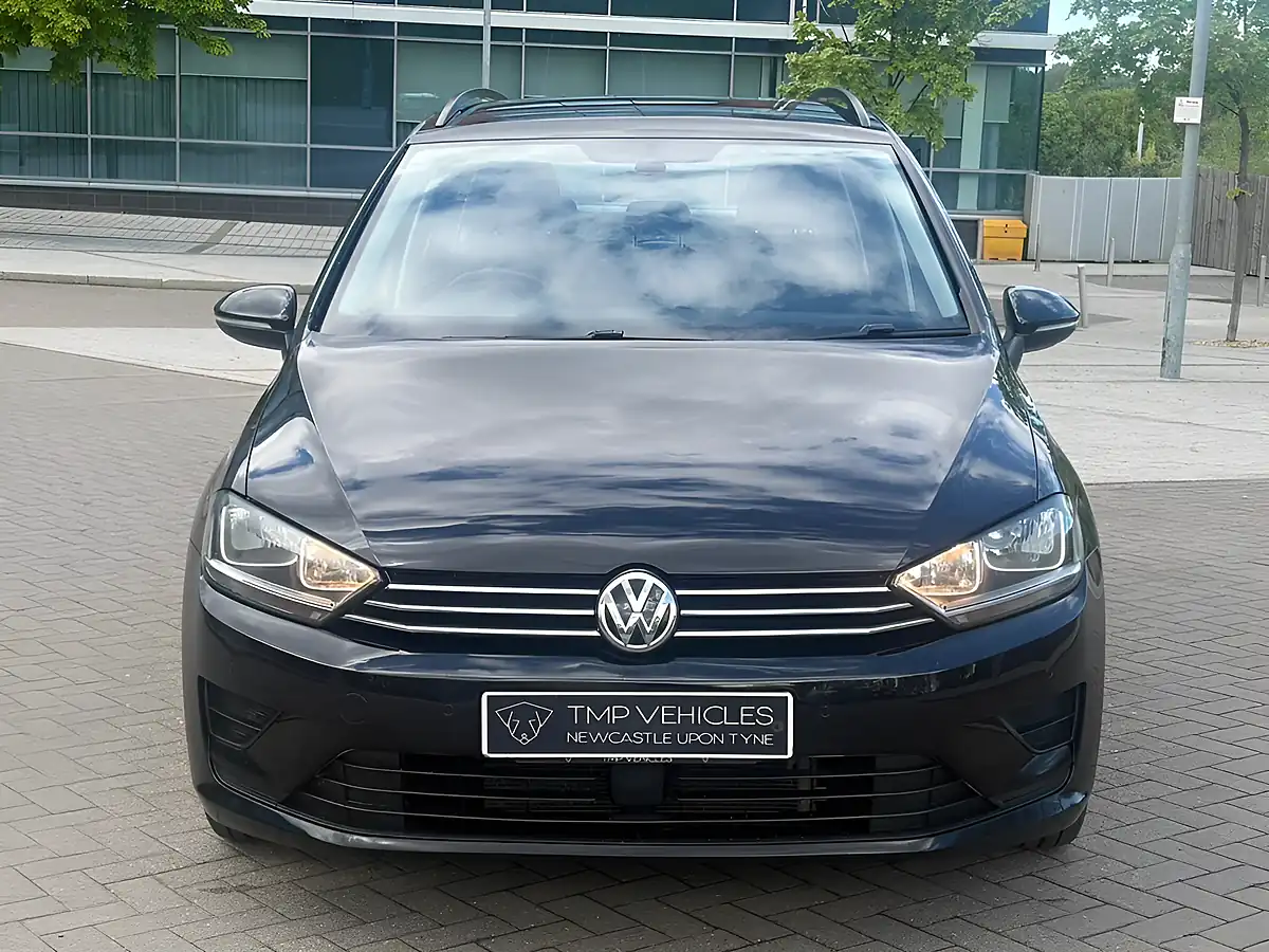Used 2016 Volkswagen Golf Sv Se Black - Interior and Exterior details 4