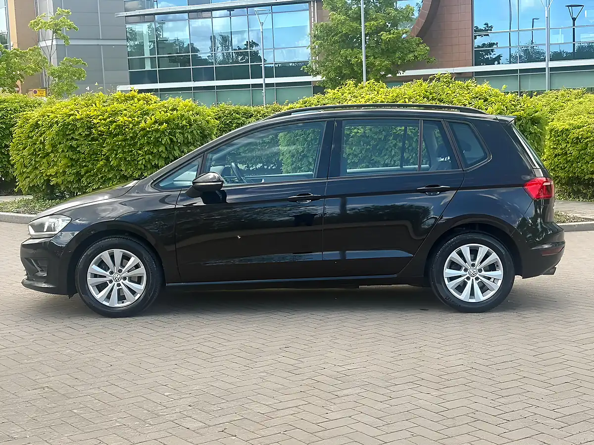 Used 2016 Volkswagen Golf Sv Se Black - Interior and Exterior details 5