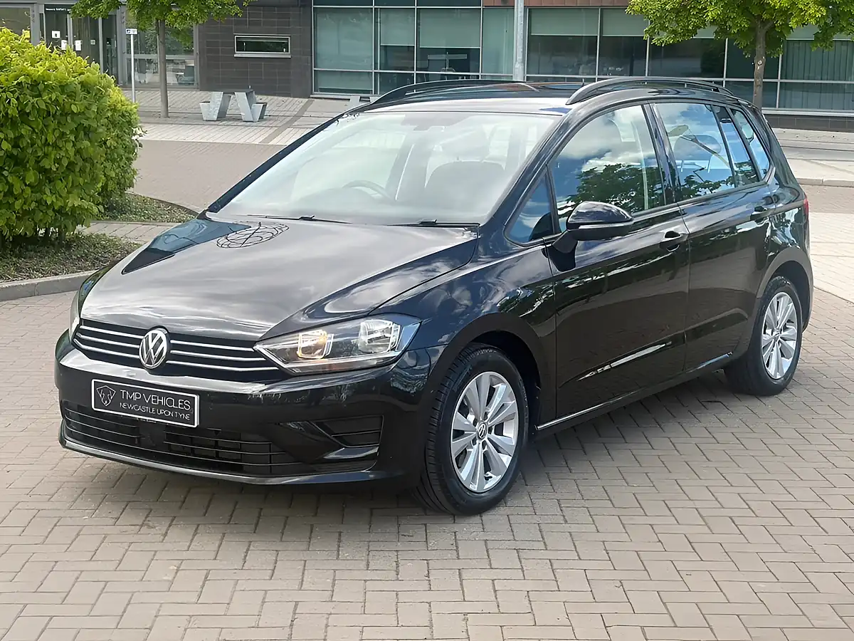 Used 2016 Volkswagen Golf Sv Se Black - Interior and Exterior details 7