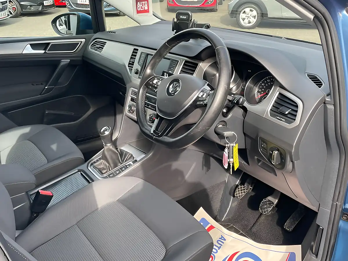 Used 2016 Volkswagen Golf Sv Se Blue - Interior and Exterior details 10