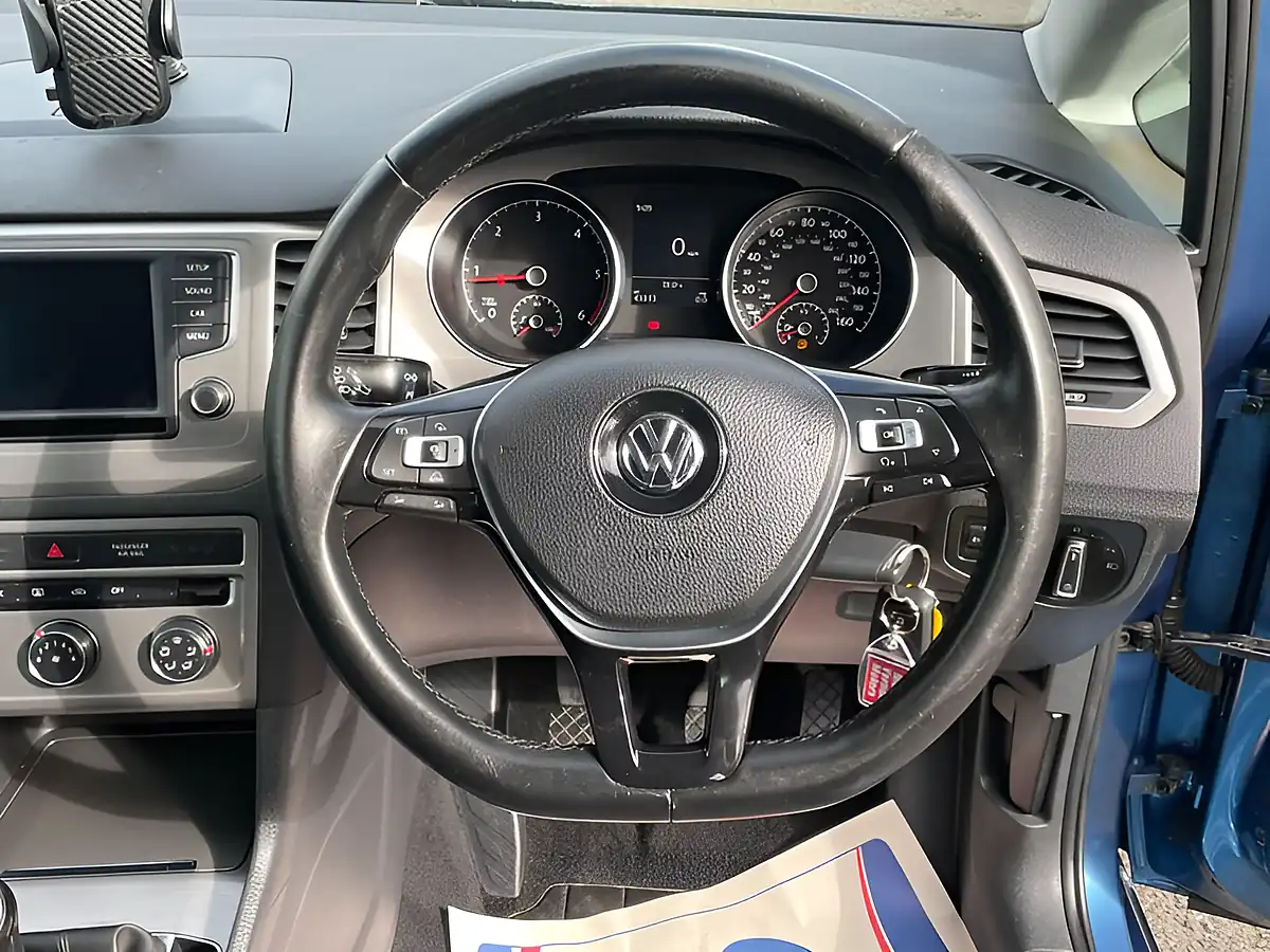 Used 2016 Volkswagen Golf Sv Se Blue - Interior and Exterior details 18