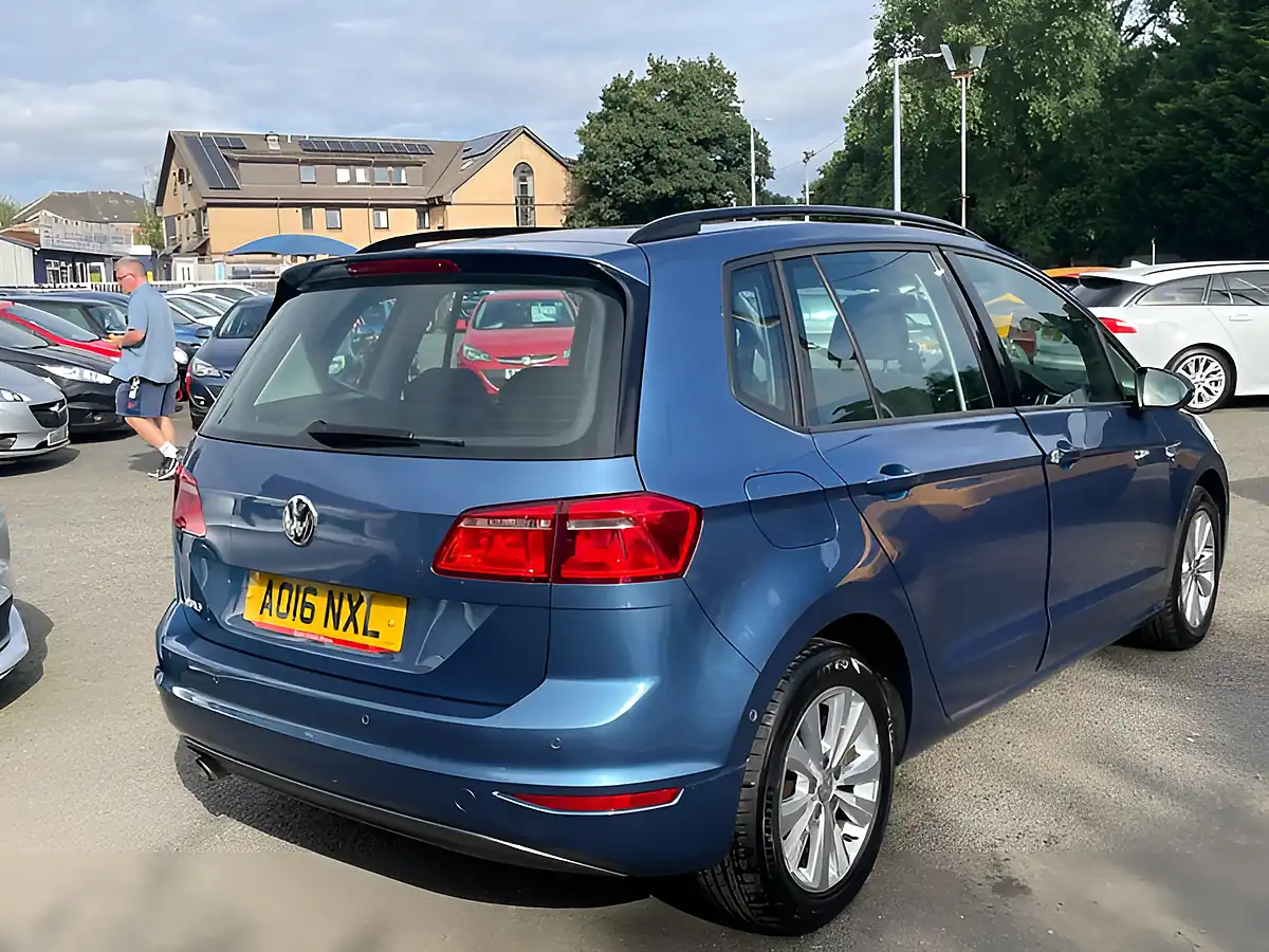 Used 2016 Volkswagen Golf Sv Se Blue - Interior and Exterior details 6