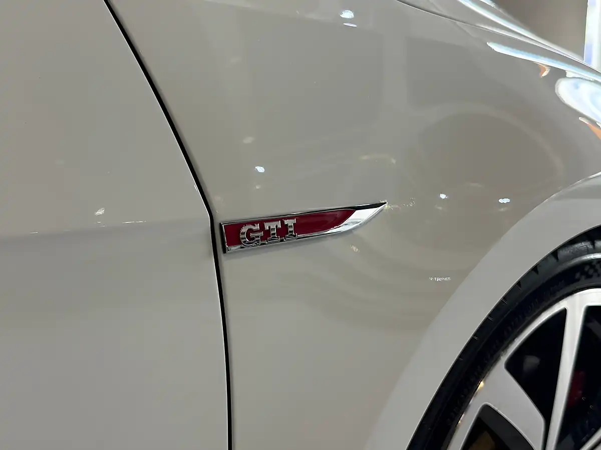 Used 2016 Volkswagen Golf White - Interior and Exterior details 11