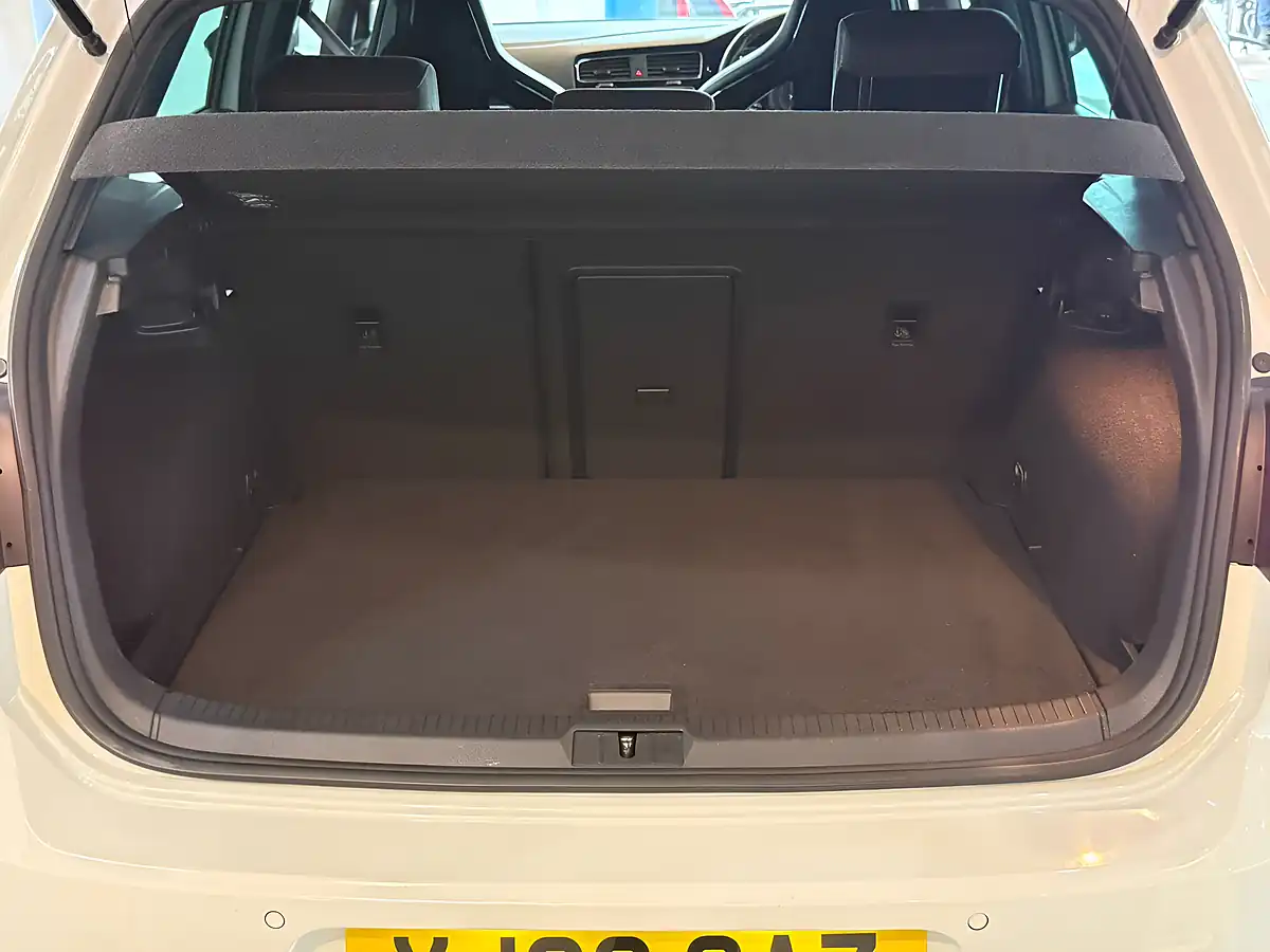 Used 2016 Volkswagen Golf White - Interior and Exterior details 16
