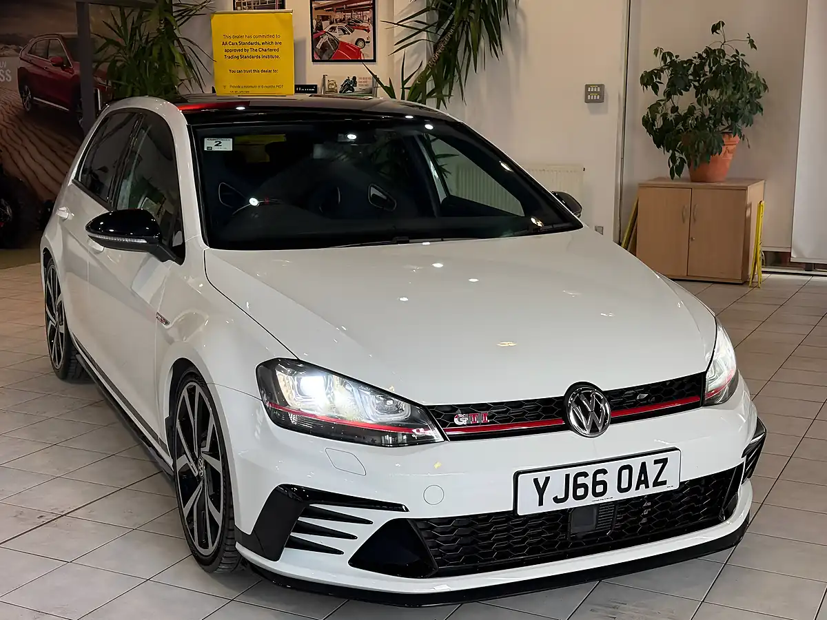 Used 2016 Volkswagen Golf White - Interior and Exterior details 3