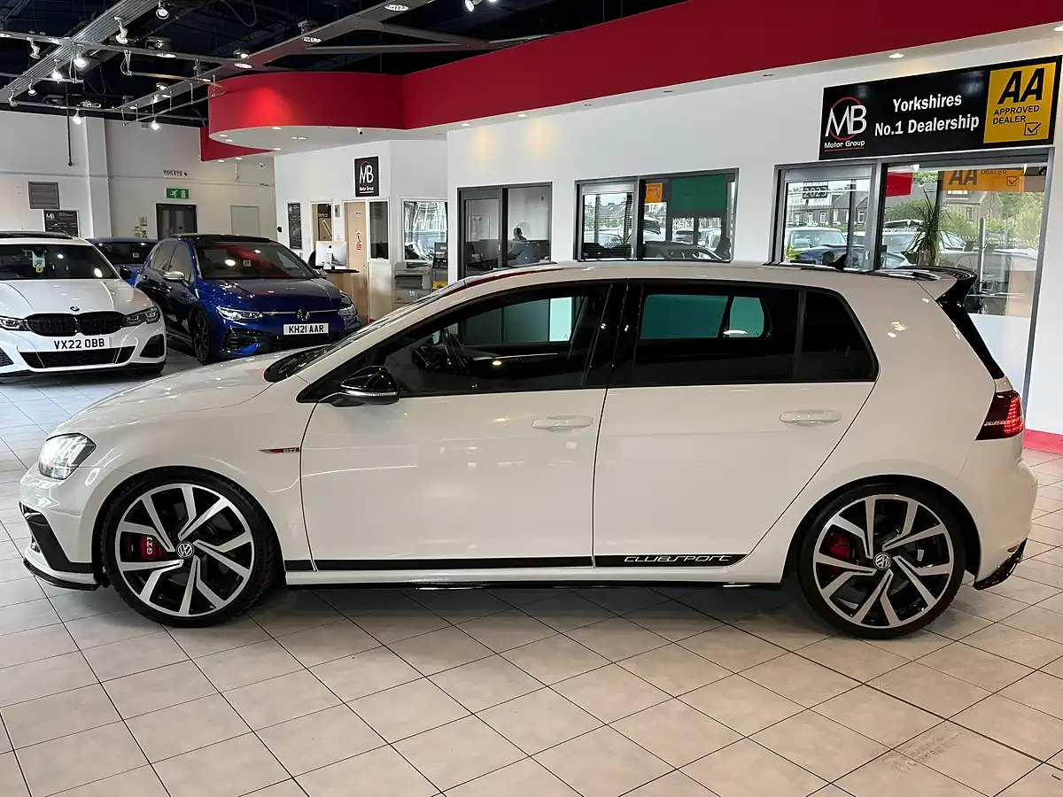 Used 2016 Volkswagen Golf White - Interior and Exterior details 5