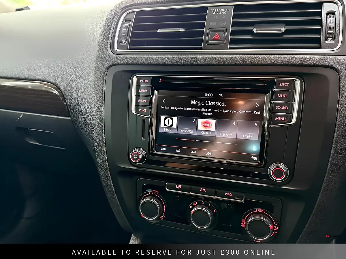 Used 2016 Volkswagen Jetta Se Grey - Interior and Exterior details 15