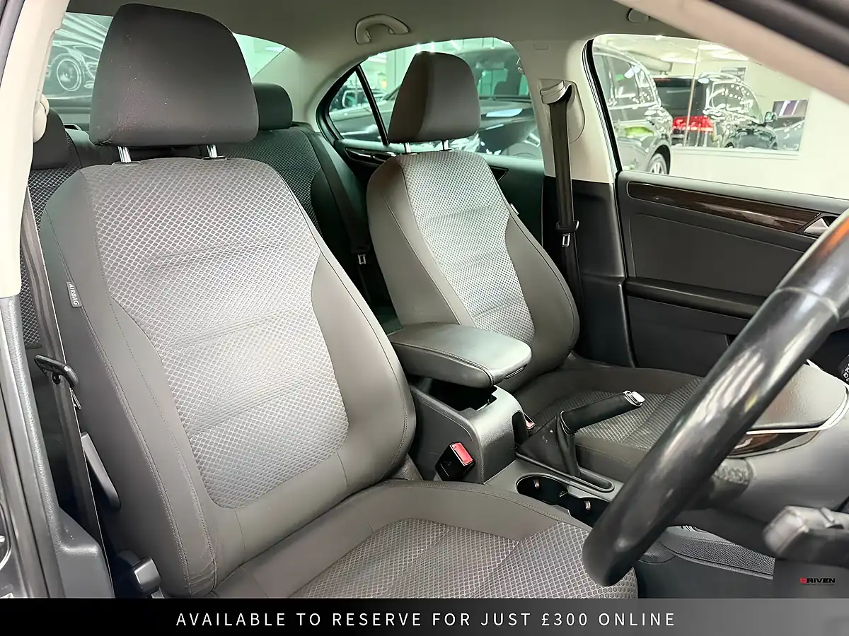 Used 2016 Volkswagen Jetta Se Grey - Interior and Exterior details 4