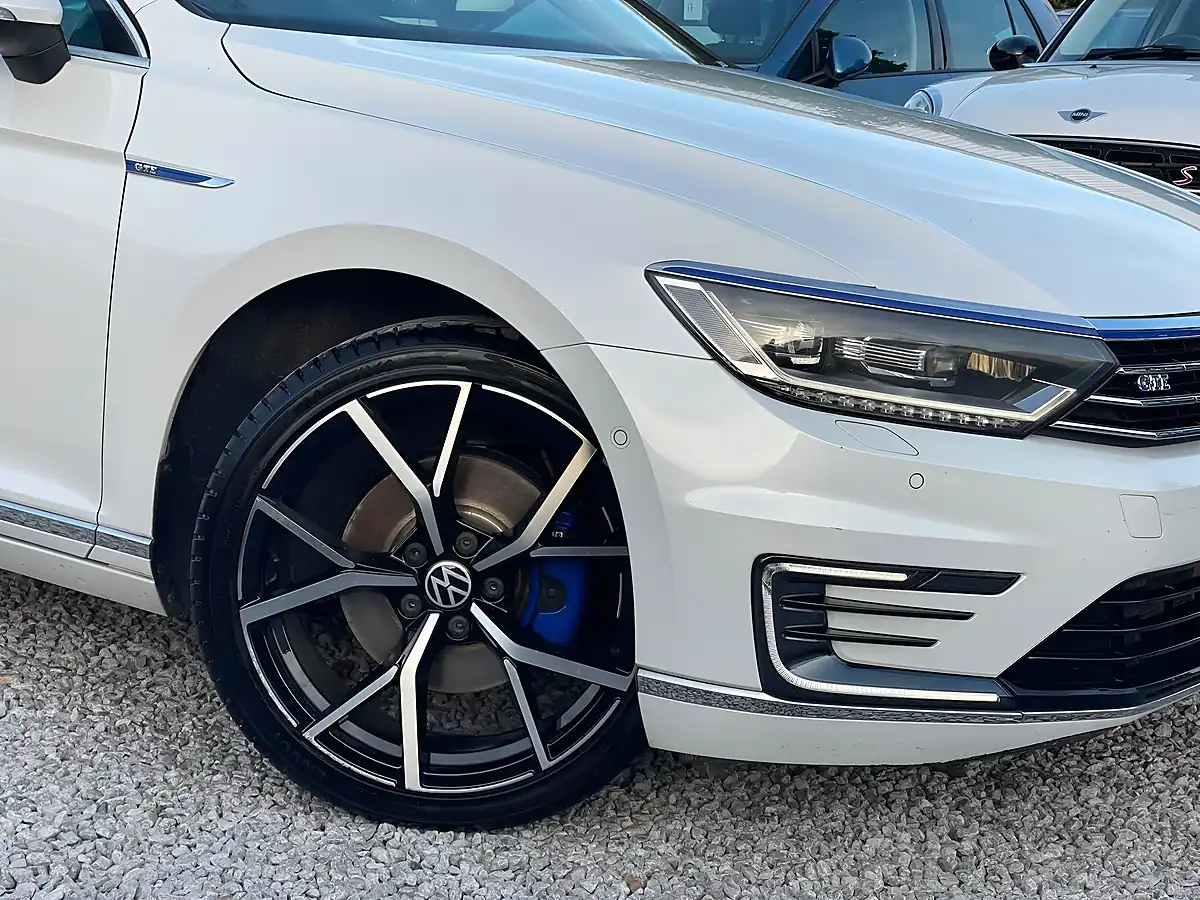 Used 2016 Volkswagen Passat Advance White - Interior and Exterior details 11