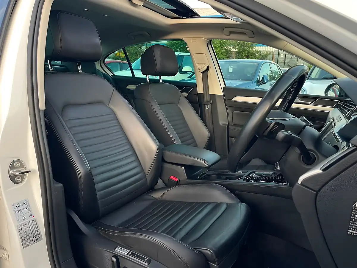 Used 2016 Volkswagen Passat Advance White - Interior and Exterior details 15