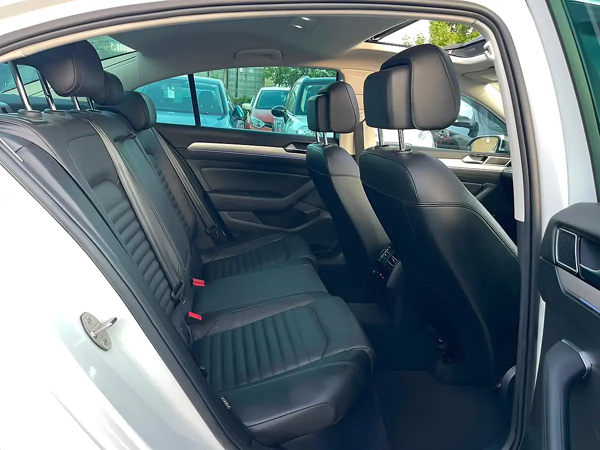 Used 2016 Volkswagen Passat Advance White - Interior and Exterior details 16