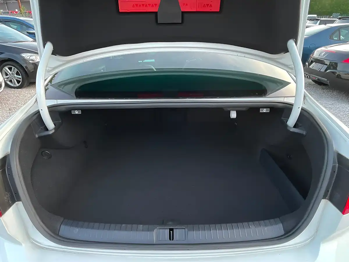 Used 2016 Volkswagen Passat Advance White - Interior and Exterior details 17