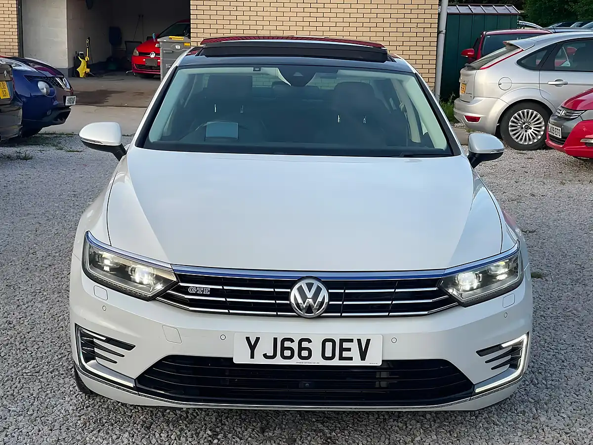 Used 2016 Volkswagen Passat Advance White - Interior and Exterior details 3