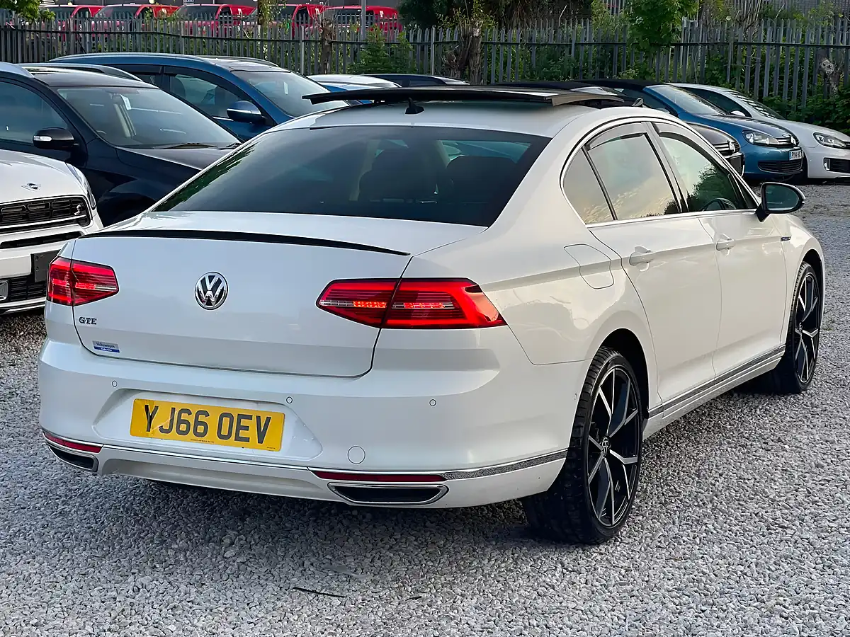 Used 2016 Volkswagen Passat Advance White - Interior and Exterior details 6