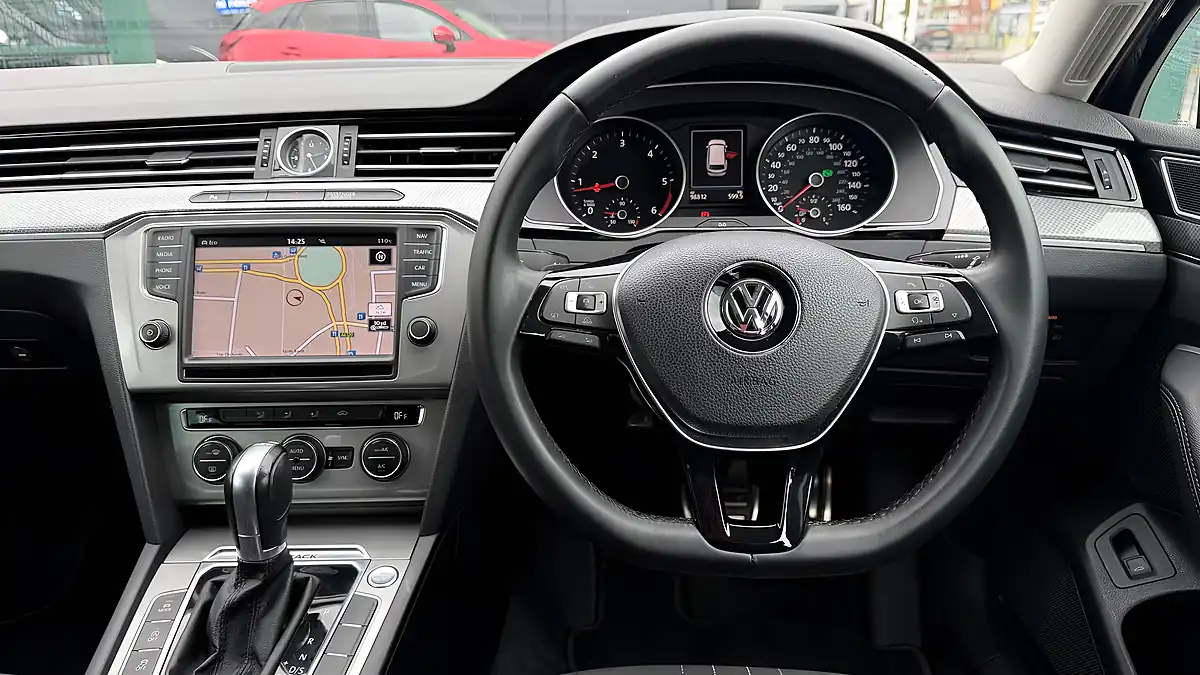 Used 2016 Volkswagen Passat Alltrack Blue - Interior and Exterior details 12