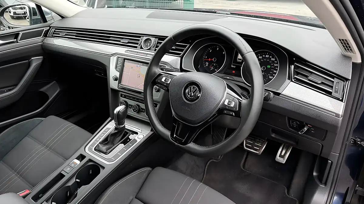 Used 2016 Volkswagen Passat Alltrack Blue - Interior and Exterior details 14