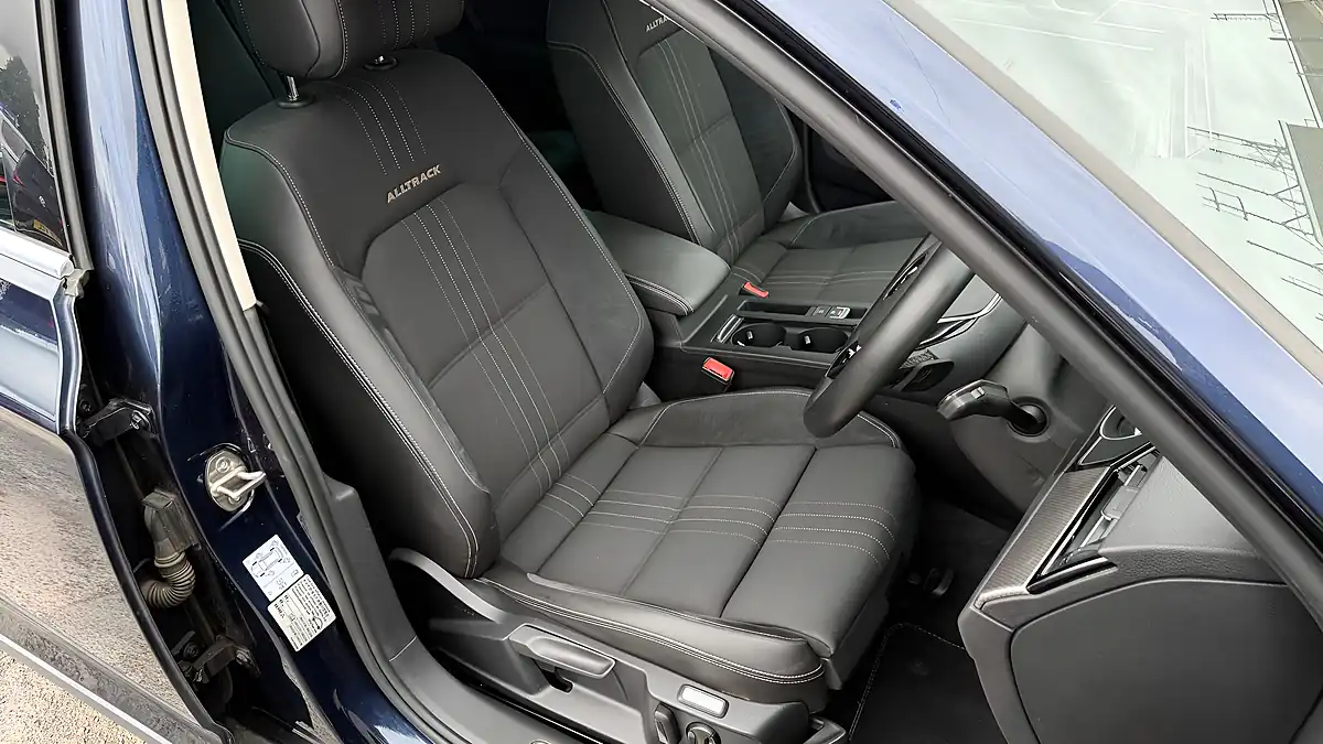 Used 2016 Volkswagen Passat Alltrack Blue - Interior and Exterior details 18