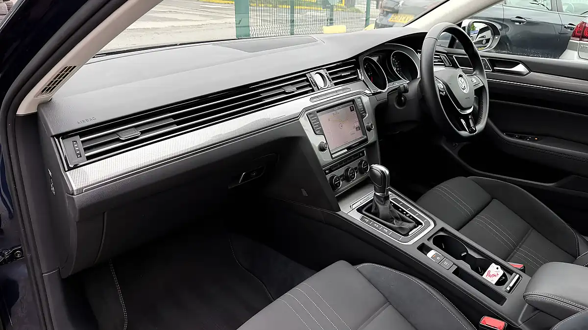 Used 2016 Volkswagen Passat Alltrack Blue - Interior and Exterior details 19