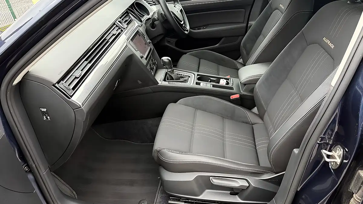Used 2016 Volkswagen Passat Alltrack Blue - Interior and Exterior details 20