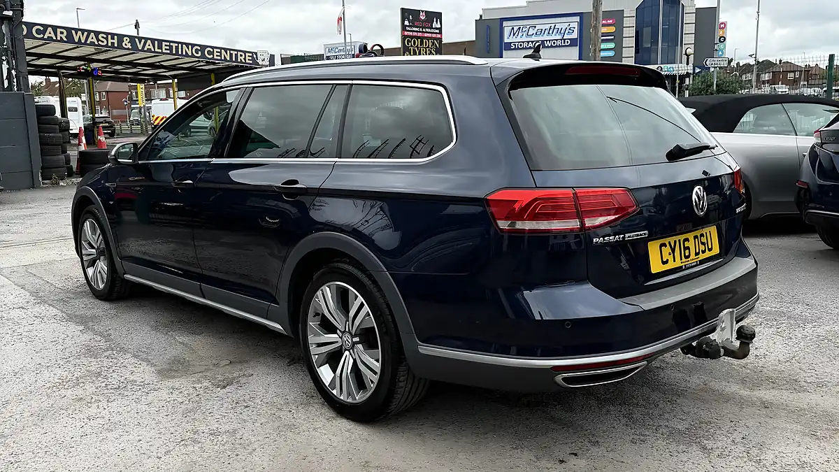Used 2016 Volkswagen Passat Alltrack Blue - Interior and Exterior details 5