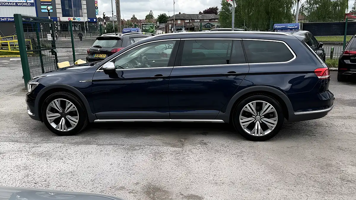 Used 2016 Volkswagen Passat Alltrack Blue - Interior and Exterior details 6