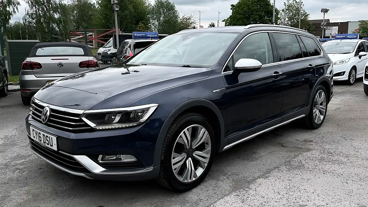 Used 2016 Volkswagen Passat Alltrack Blue - Interior and Exterior details 7
