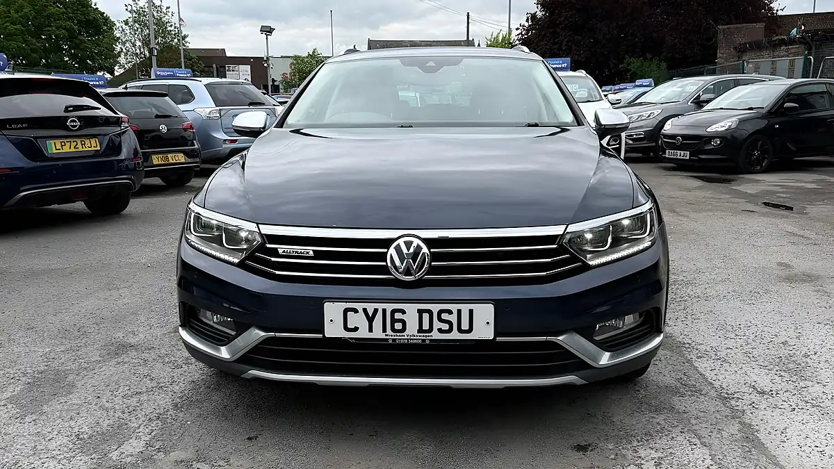 Used 2016 Volkswagen Passat Alltrack Blue - Interior and Exterior details 8