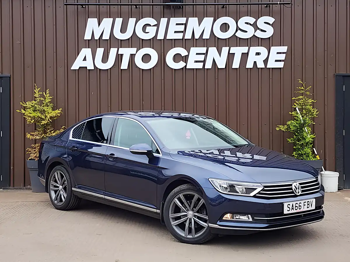 Used 2016 Volkswagen Passat Bluemotion Tech GT Blue - Front View