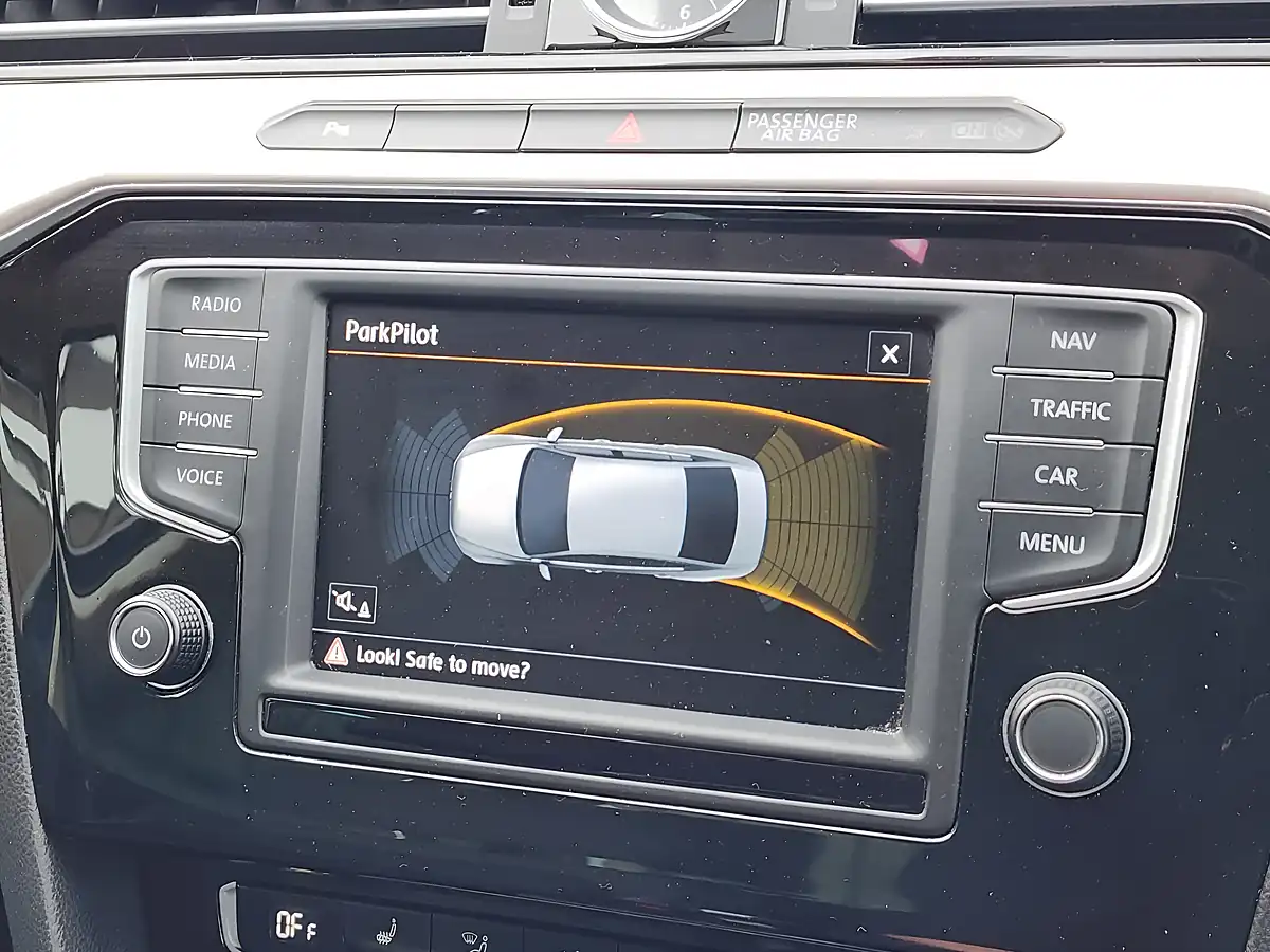 Used 2016 Volkswagen Passat Bluemotion Tech GT Blue - Interior and Exterior details 12