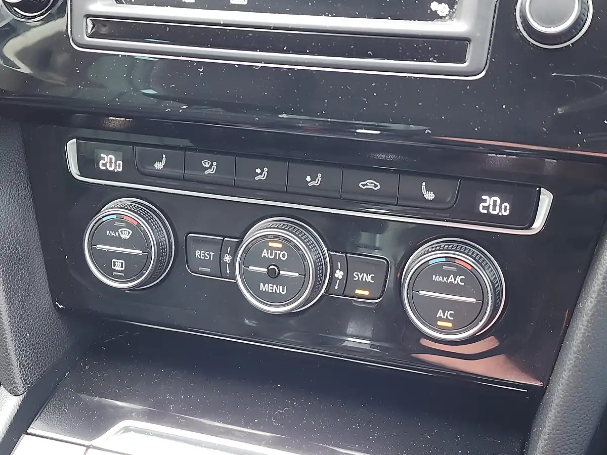 Used 2016 Volkswagen Passat Bluemotion Tech GT Blue - Interior and Exterior details 14