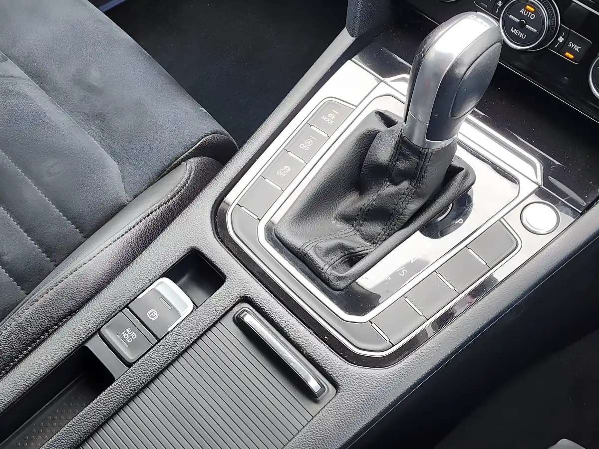 Used 2016 Volkswagen Passat Bluemotion Tech GT Blue - Interior and Exterior details 15