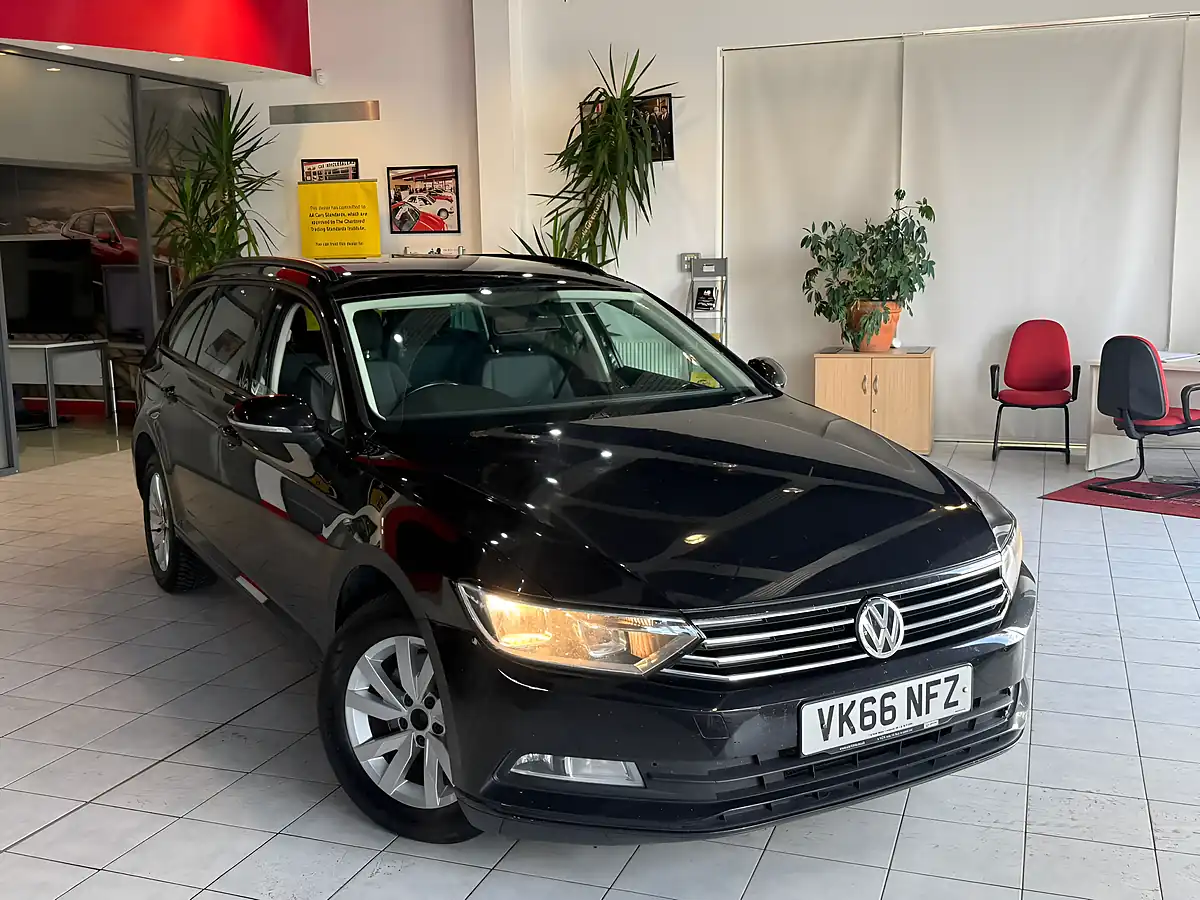 Used 2016 Volkswagen Passat Bluemotion Tech S Black - Front View