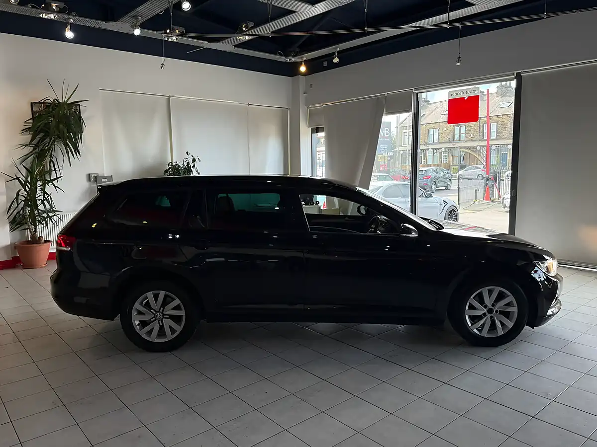 Used 2016 Volkswagen Passat Bluemotion Tech S Black - Interior and Exterior details 10
