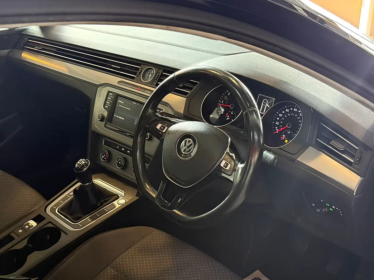 Used 2016 Volkswagen Passat Bluemotion Tech S Black - Interior and Exterior details 13