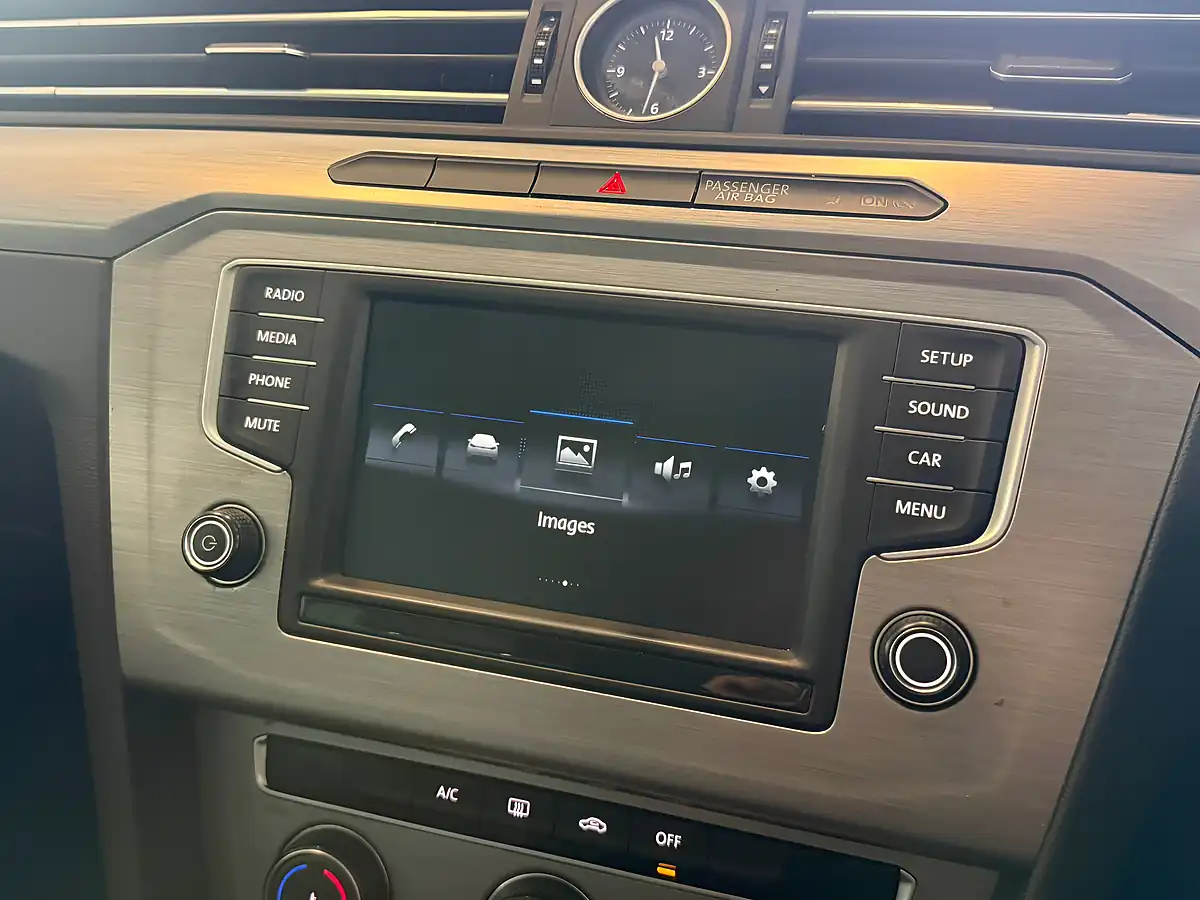 Used 2016 Volkswagen Passat Bluemotion Tech S Black - Interior and Exterior details 17