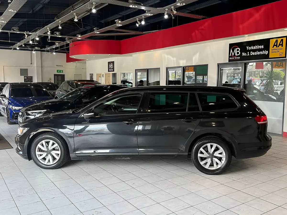 Used 2016 Volkswagen Passat Bluemotion Tech S Black - Interior and Exterior details 6