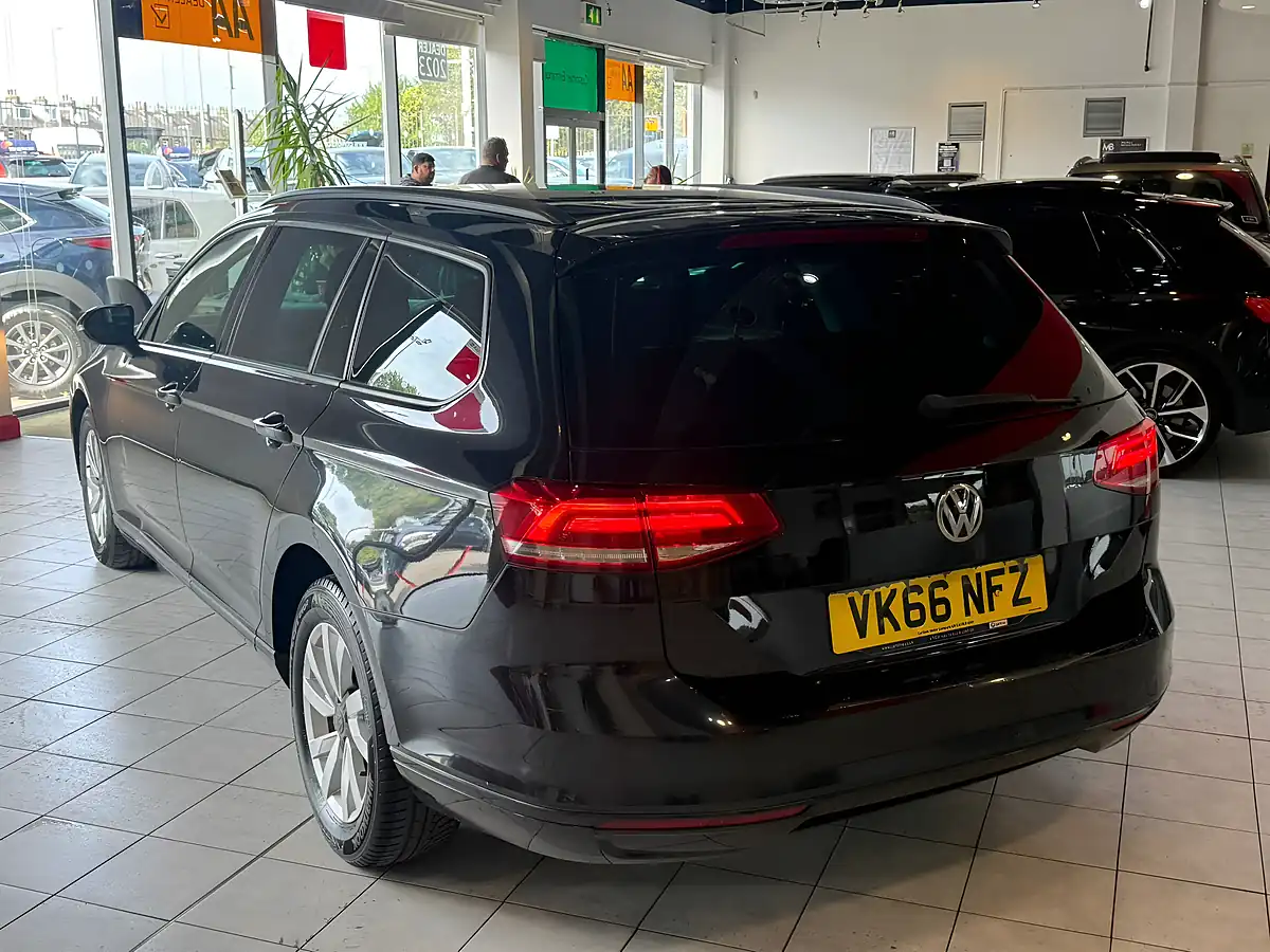 Used 2016 Volkswagen Passat Bluemotion Tech S Black - Interior and Exterior details 7