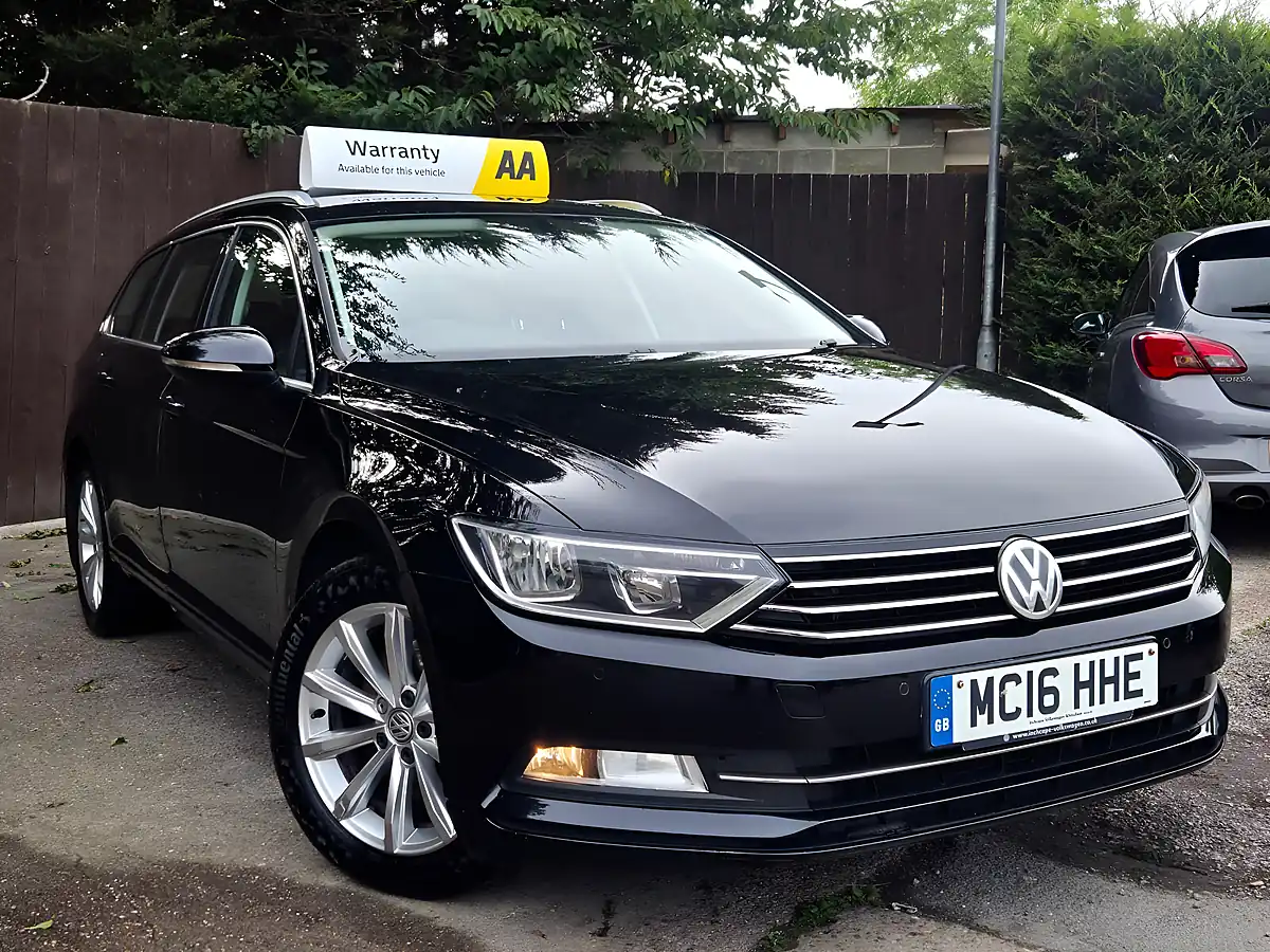 Used 2016 Volkswagen Passat Bluemotion Tech Se Black - Front View