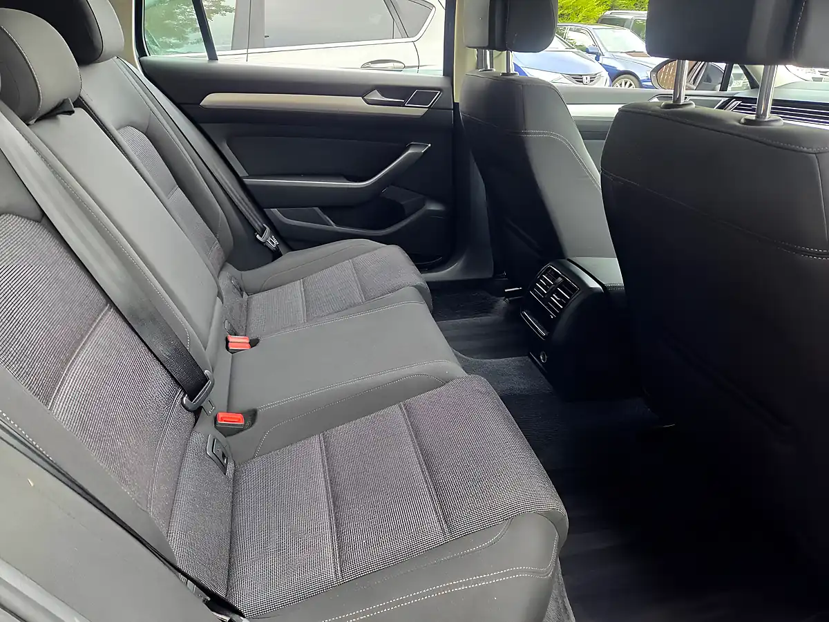 Used 2016 Volkswagen Passat Bluemotion Tech Se Black - Interior and Exterior details 11