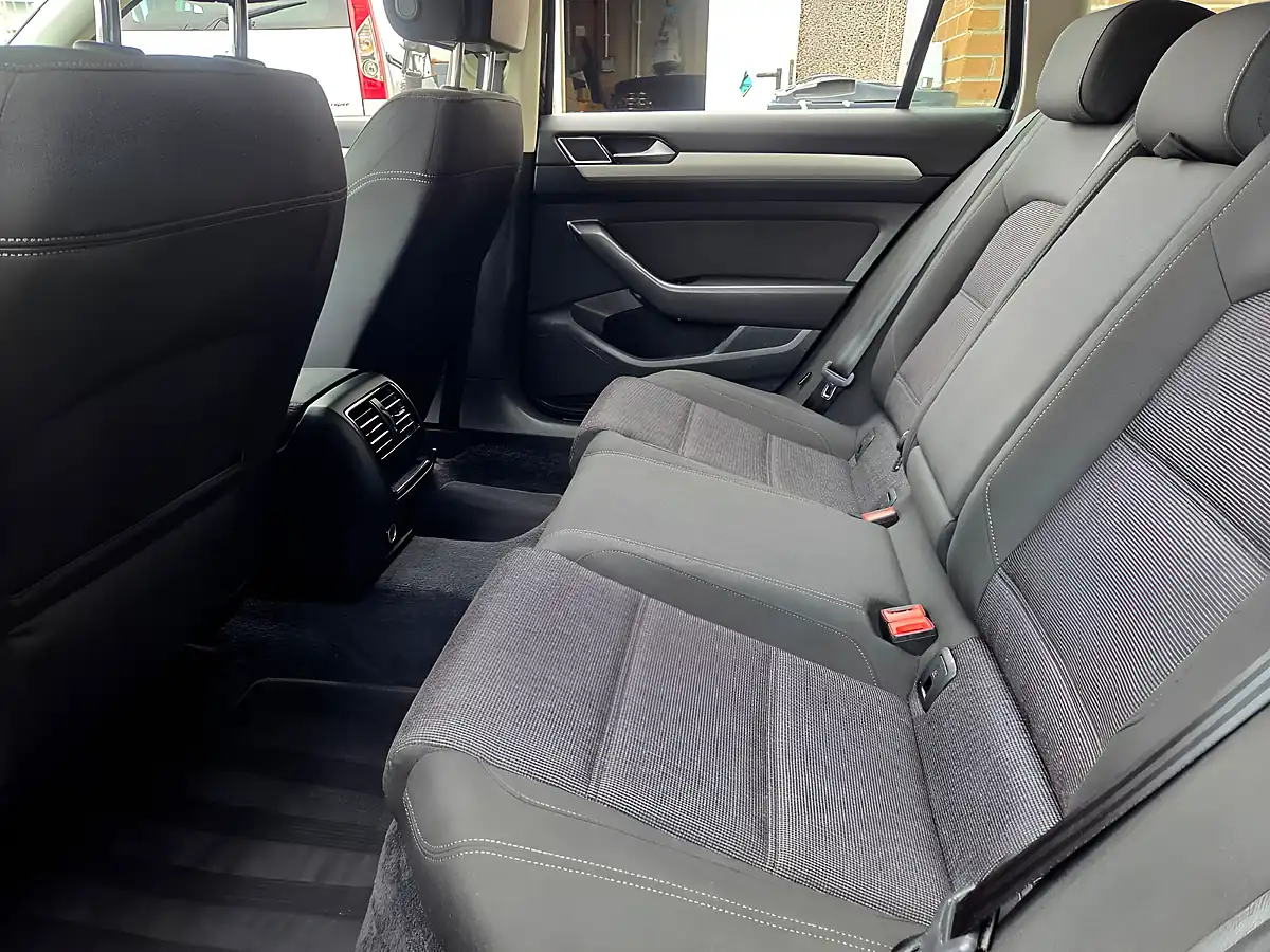 Used 2016 Volkswagen Passat Bluemotion Tech Se Black - Interior and Exterior details 12