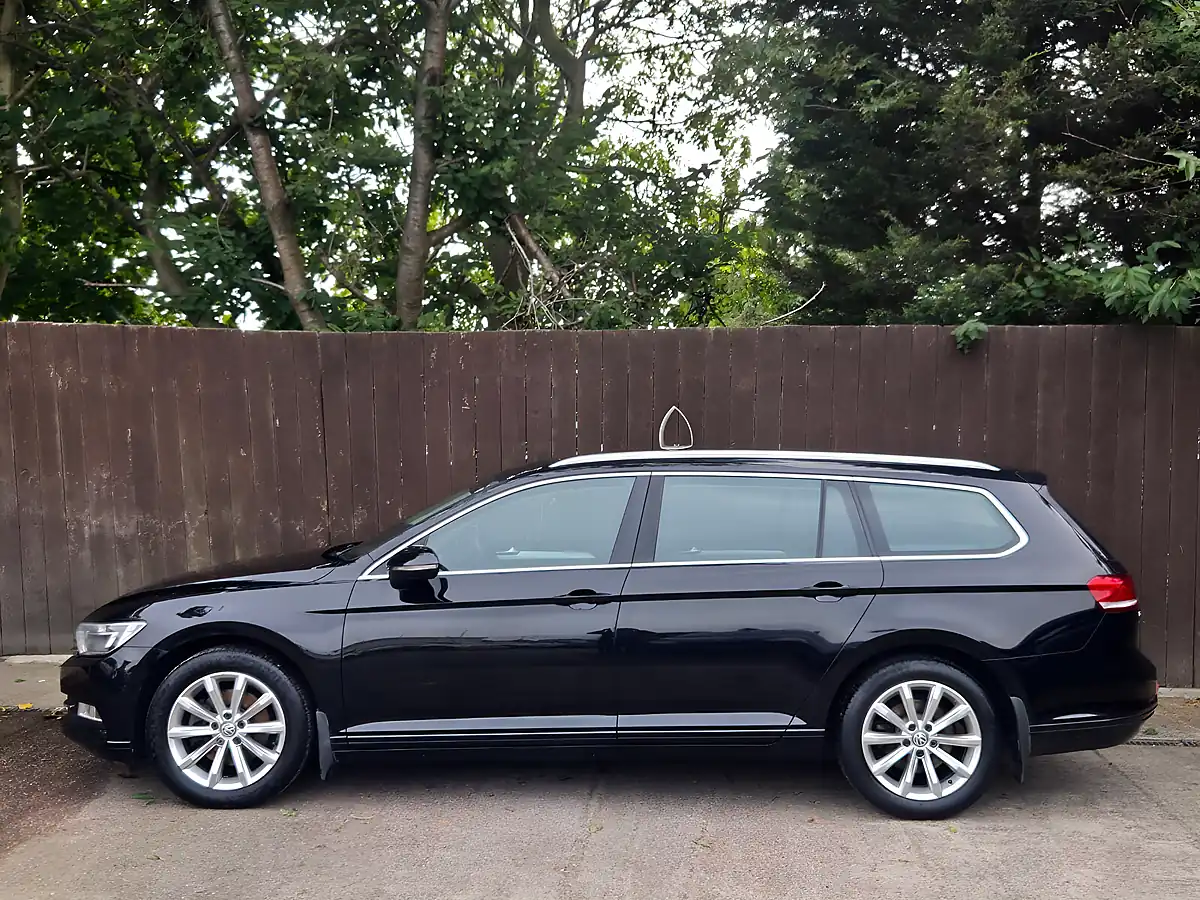 Used 2016 Volkswagen Passat Bluemotion Tech Se Black - Interior and Exterior details 5