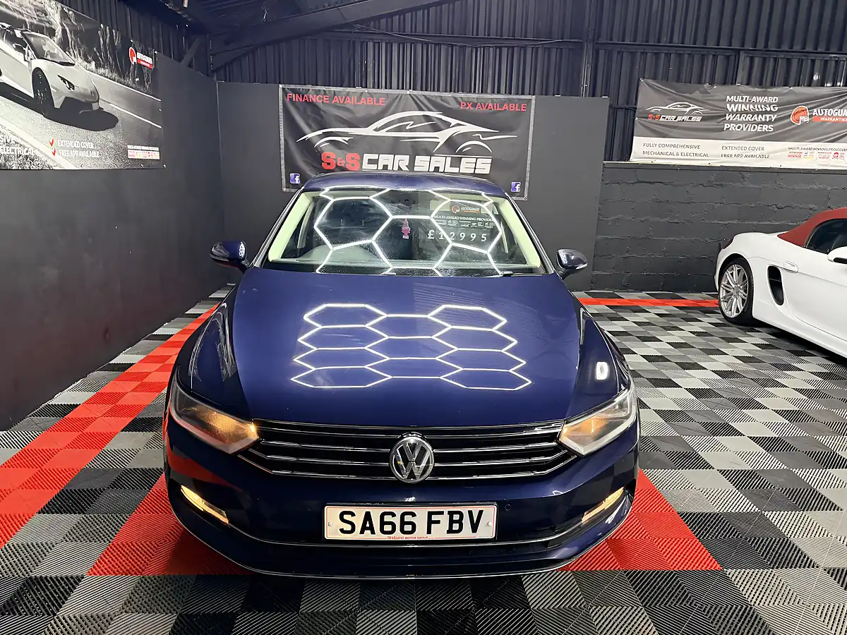 Used 2016 Volkswagen Passat GT Blue - Interior and Exterior details 4